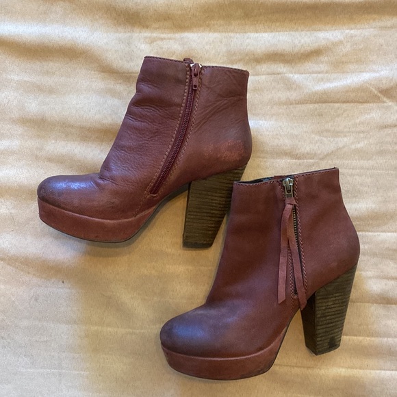 Steve Madden Boot - Picture 2 of 7